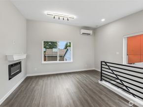 6025 47th Avenue S B, Seattle WA 98118