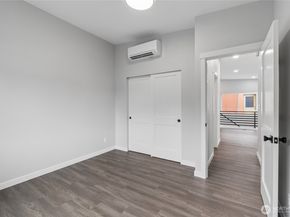 6025 47th Avenue S B, Seattle WA 98118