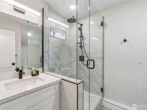 6025 47th Avenue S B, Seattle WA 98118