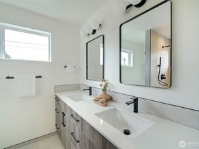7912 34th Avenue SW B, Seattle WA 98126
