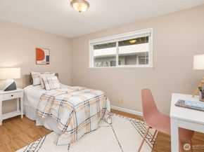 1011 Blue Heron Avenue NE, Bainbridge Island WA 98110