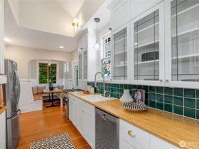 3929 Ashworth Avenue N, Seattle WA 98103