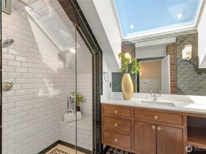 3929 Ashworth Avenue N, Seattle WA 98103