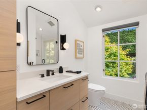 7733 Hansen Road NE, Bainbridge Island WA 98110