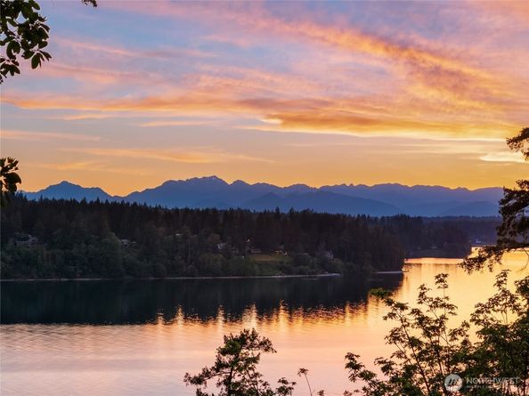 7733 Hansen Road NE, Bainbridge Island WA 98110