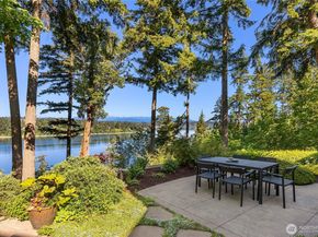 7733 Hansen Road NE, Bainbridge Island WA 98110