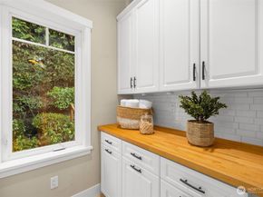 18021 SE 40th Place, Bellevue WA 98008