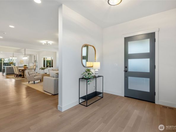 10317 Sand Point Way NE, Seattle WA 98125