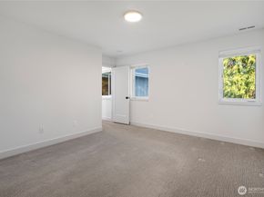 10317 Sand Point Way NE, Seattle WA 98125