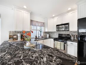 1231 6th Avenue N, Seattle WA 98109