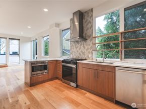 612 N 45th Street C, Seattle WA 98103