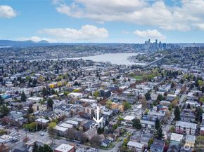 612 N 45th Street C, Seattle WA 98103