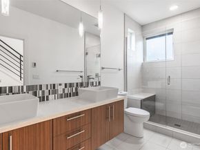 612 N 45th Street C, Seattle WA 98103