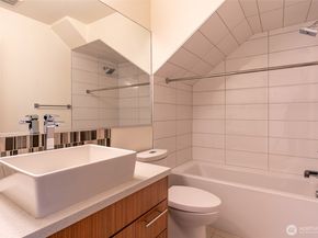 612 N 45th Street C, Seattle WA 98103