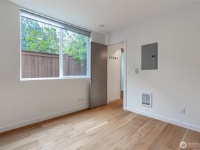 612 N 45th Street C, Seattle WA 98103