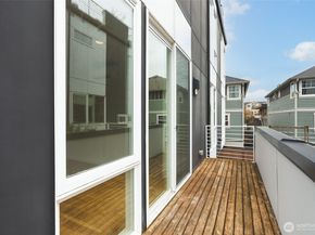 612 N 45th Street C, Seattle WA 98103