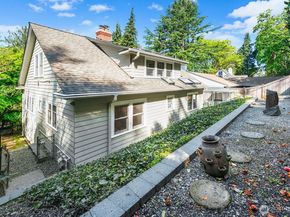2514 Lake Park Drive S, Seattle WA 98144