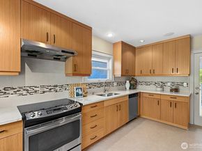 2514 Lake Park Drive S, Seattle WA 98144