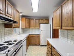 322 N 134th St 406, Seattle WA 98133