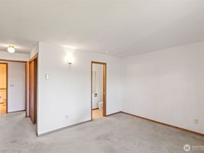 322 N 134th St 406, Seattle WA 98133