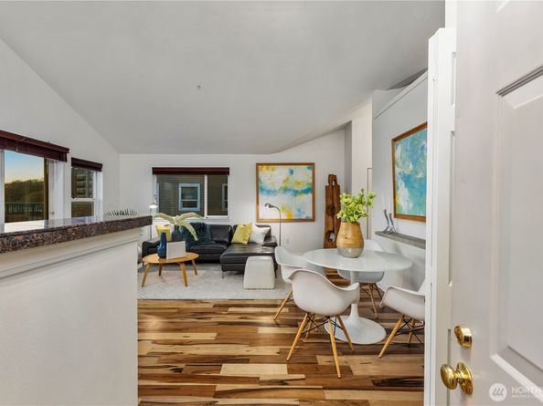 524 6th Avenue W 407, Seattle WA 98119