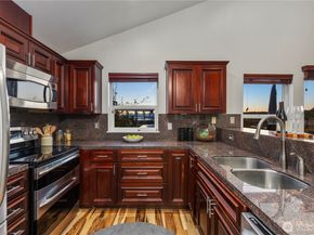 524 6th Avenue W 407, Seattle WA 98119