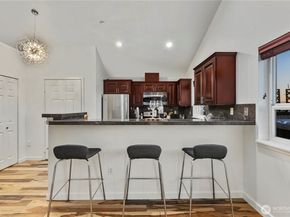 524 6th Avenue W 407, Seattle WA 98119