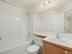 23120 SE Black Nugget Road E1, Issaquah WA 98029