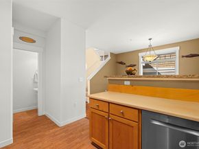 23120 SE Black Nugget Road E1, Issaquah WA 98029
