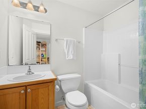 23120 SE Black Nugget Road E1, Issaquah WA 98029