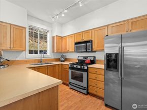 23120 SE Black Nugget Road E1, Issaquah WA 98029
