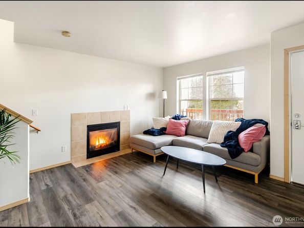 10047 17th Avenue SW, Seattle WA 98146
