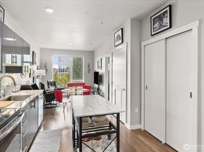 1085 103rd Avenue NE 311, Bellevue WA 98004