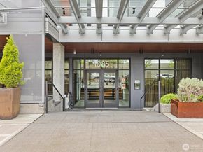 1085 103rd Avenue NE 311, Bellevue WA 98004