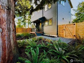 10421 41st Avenue SW B, Seattle WA 98146