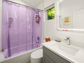 10421 41st Avenue SW B, Seattle WA 98146