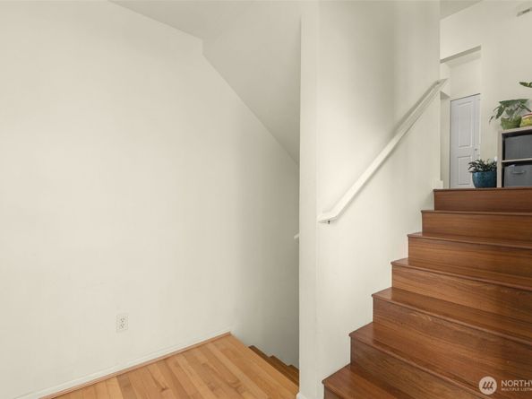 6895 Holly Park Drive S, Seattle WA 98118