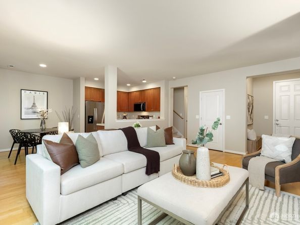 3900 NE 4th Circle, Renton WA 98056