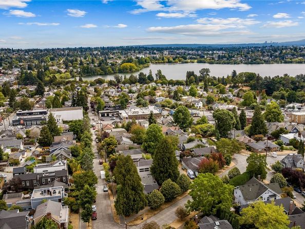 7520 Linden Avenue N, Seattle WA 98103