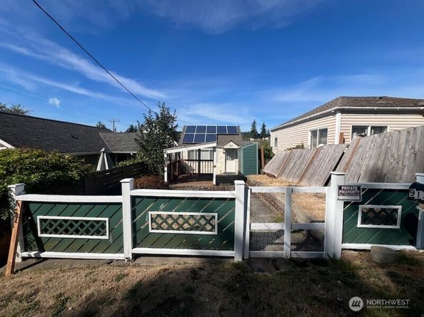 913 Charlotte Avenue W, Bremerton WA 98312