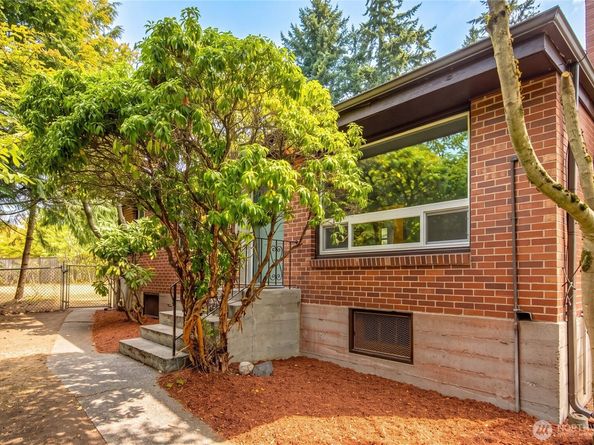 12004 5th Ave NE, Seattle WA 98125