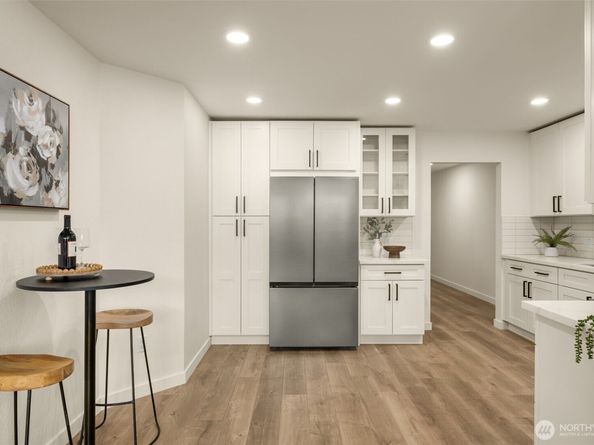 9715 NE Juanita Drive B107, Kirkland WA 98034