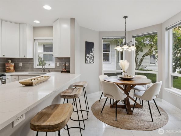 5012 Freeport Lane B, Mukilteo WA 98275