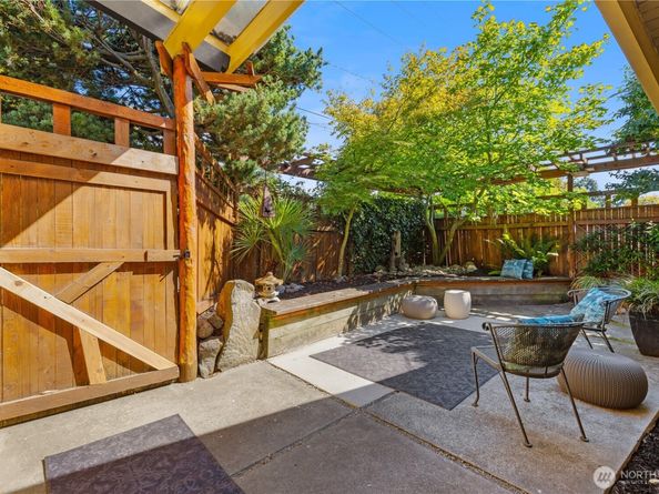 3016 47th Avenue SW, Seattle WA 98116