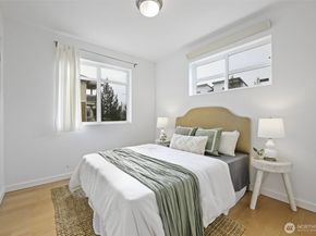 23916 NE 115th Lane 204, Redmond WA 98053