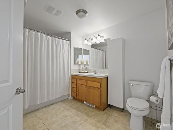 23916 NE 115th Lane 204, Redmond WA 98053
