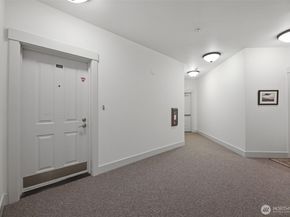 23916 NE 115th Lane 204, Redmond WA 98053