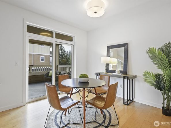 23916 NE 115th Lane 204, Redmond WA 98053
