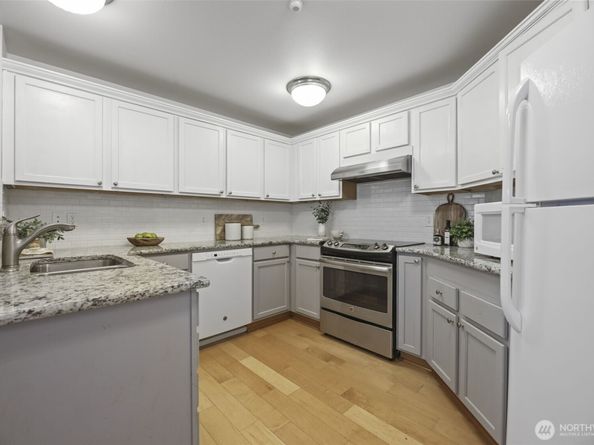 23916 NE 115th Lane 204, Redmond WA 98053
