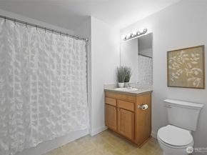 23916 NE 115th Lane 204, Redmond WA 98053